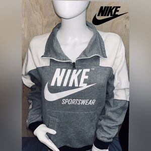 Women-Vintage Nike Sportswear Quarter-Zip Pullover. Size XL